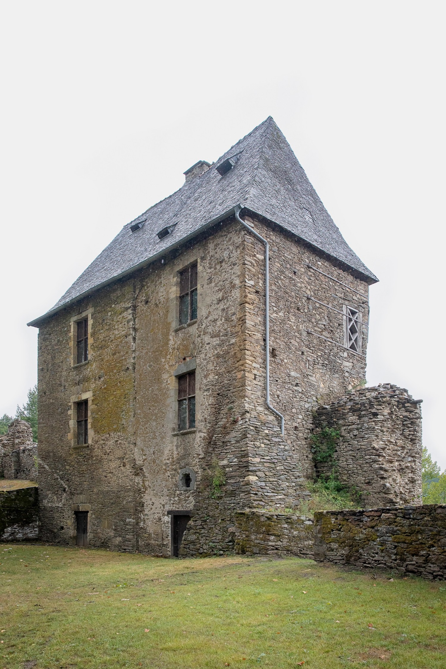castrum-chateau-de-segur-yannmonel-01.jpg